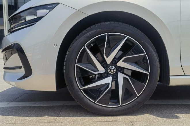 德味中餐，试驾一汽-大众全新迈腾