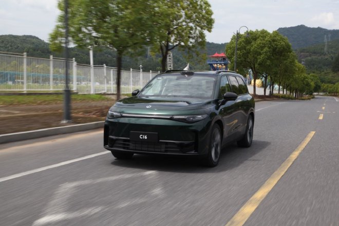 空间够大配置全 抢先试驾零跑C16增程版车型