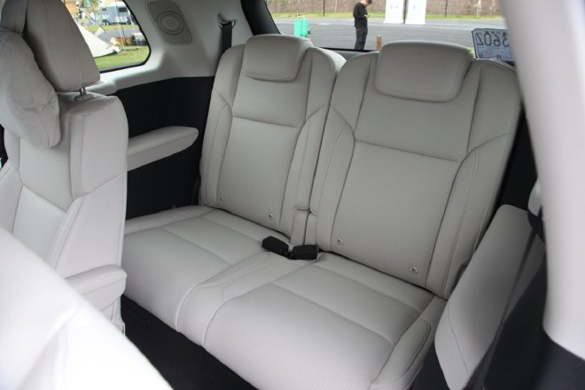 空间够大配置全 抢先试驾零跑C16增程版车型