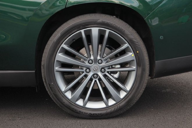 空间够大配置全 抢先试驾零跑C16增程版车型