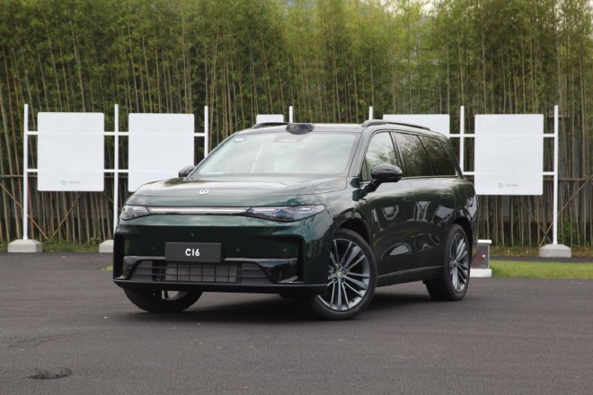 空间够大配置全 抢先试驾零跑C16增程版车型