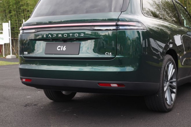 空间够大配置全 抢先试驾零跑C16增程版车型