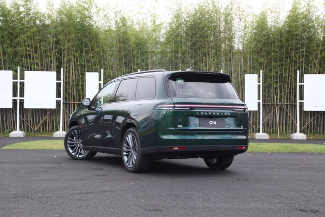 空间够大配置全 抢先试驾零跑C16增程版车型