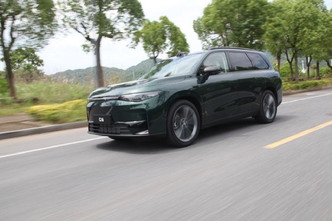 空间够大配置全 抢先试驾零跑C16增程版车型