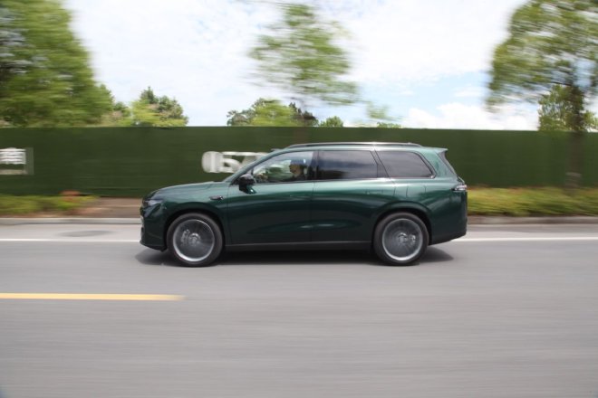 空间够大配置全 抢先试驾零跑C16增程版车型