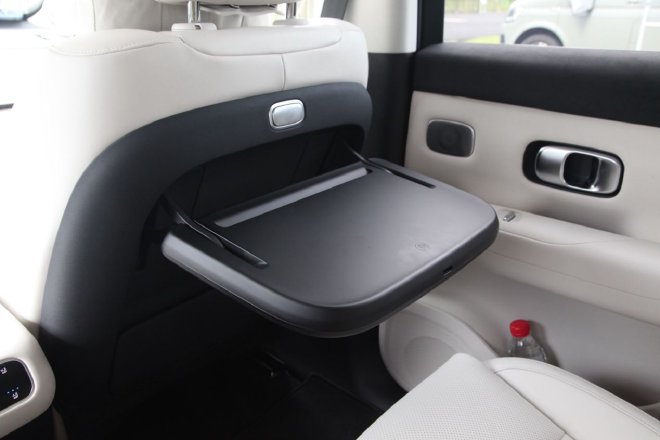 空间够大配置全 抢先试驾零跑C16增程版车型