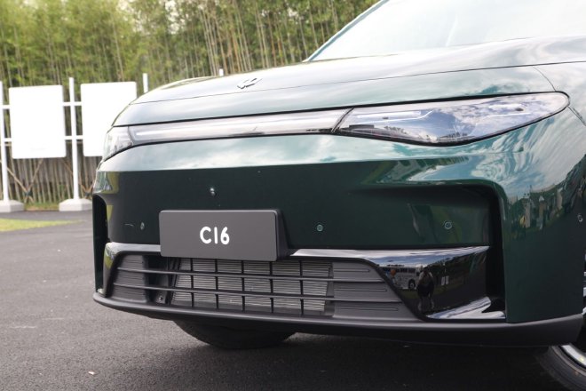 空间够大配置全 抢先试驾零跑C16增程版车型