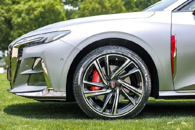 售价17.98-23.98万元 2024款红旗H6正式上市