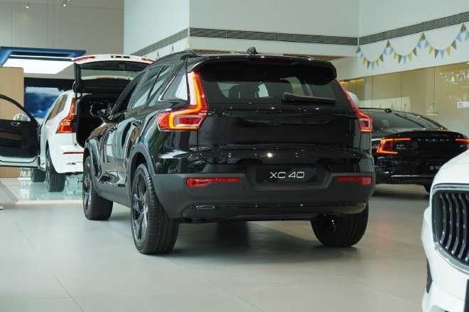 外观炫酷 配置丰富 沃尔沃XC40极夜黑版到店实拍