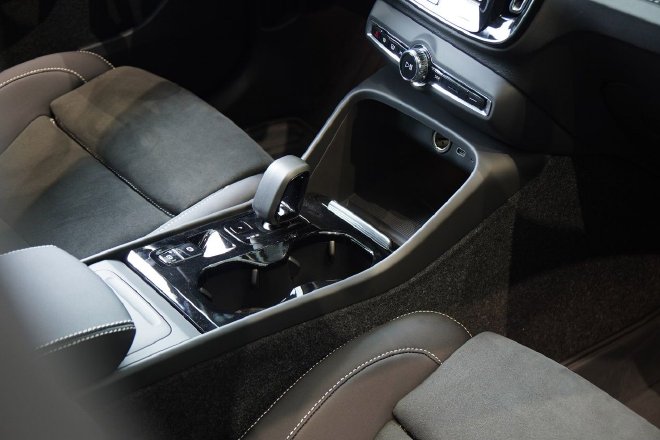 外观炫酷 配置丰富 沃尔沃XC40极夜黑版到店实拍