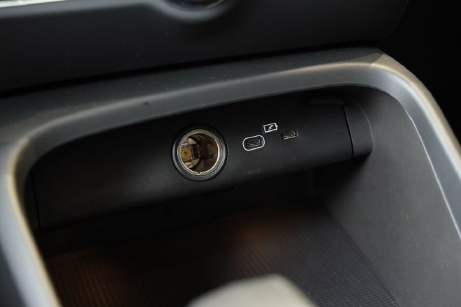 外观炫酷 配置丰富 沃尔沃XC40极夜黑版到店实拍