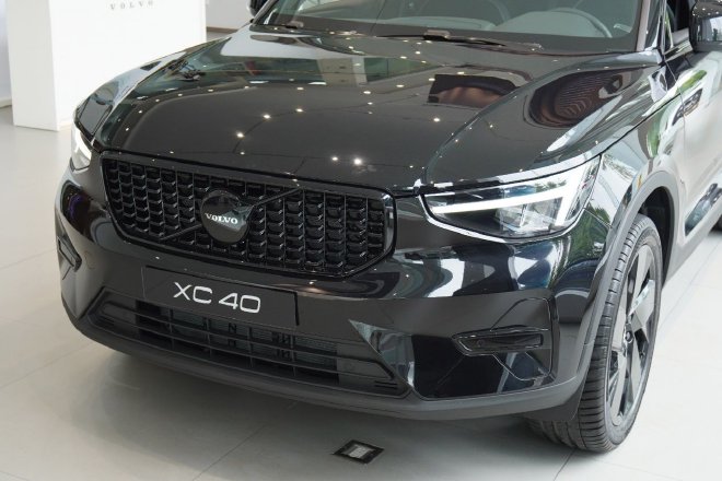 外观炫酷 配置丰富 沃尔沃XC40极夜黑版到店实拍