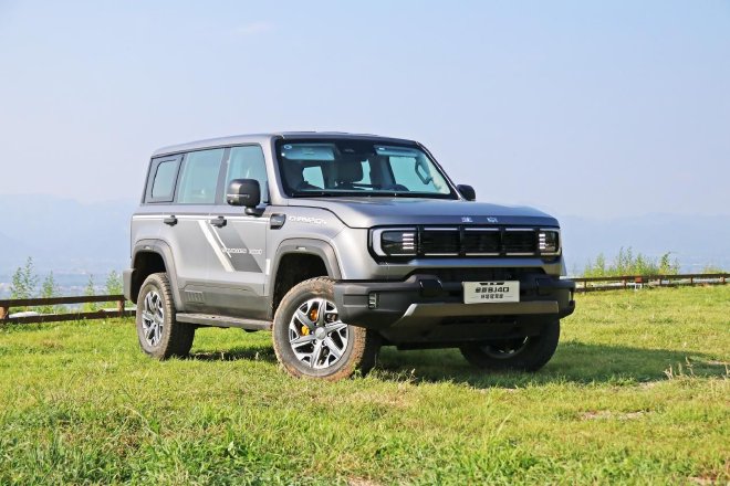 试驾全新BJ40环塔冠军版 越野素车新标杆