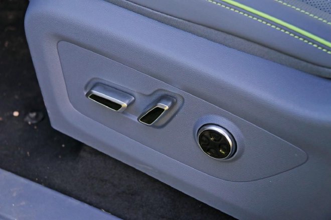 试驾全新BJ40环塔冠军版 越野素车新标杆