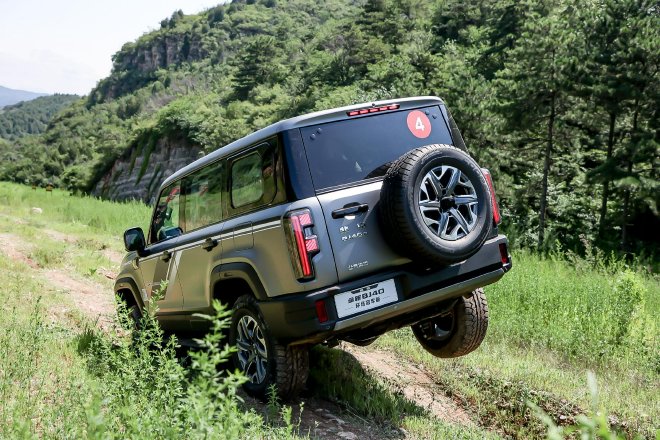 试驾全新BJ40环塔冠军版 越野素车新标杆