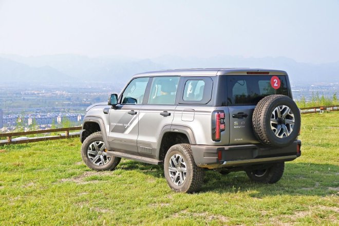 试驾全新BJ40环塔冠军版 越野素车新标杆