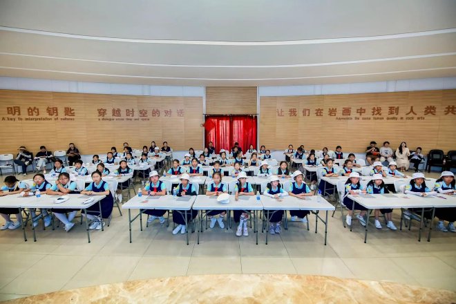 一汽奥迪“春蕾梦想成长营”走进宁夏银川