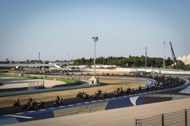 创纪录的2024 WDW 世界杜卡迪周游行引领盛大庆祝活动迈向“冠军之夜”