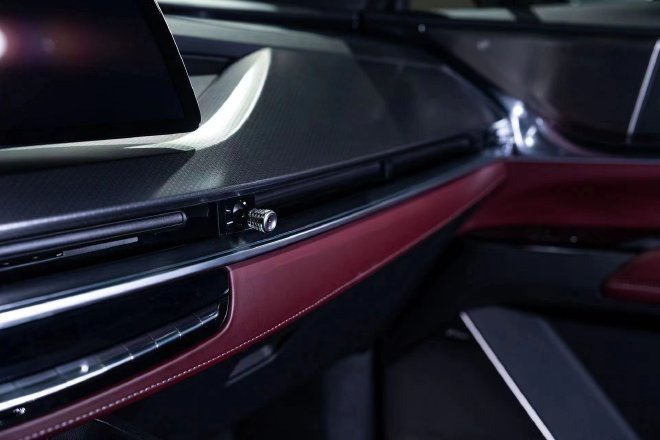 全新凯迪拉克XT5内饰官图曝光 配33寸一体式曲面屏