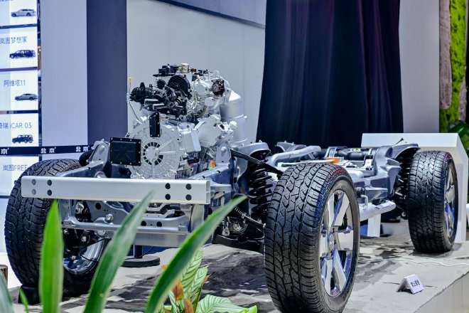 2024成都车展：北京BJ40魔核电驱版亮相