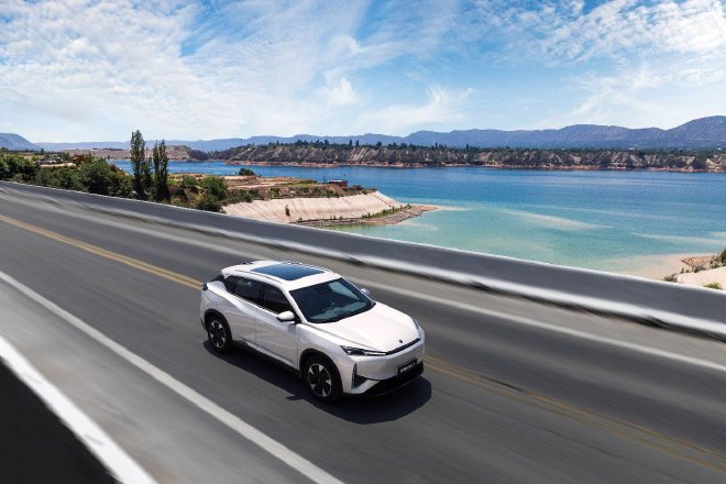 2024成都车展：东风风神L7纯电版预售价13万元起