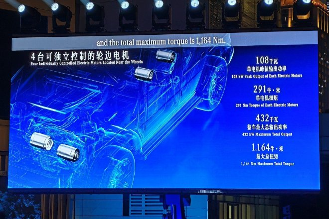 奔驰G级越野车家族双车上市 纯电G级开启预售