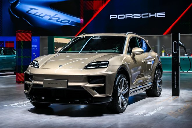 从燃油到纯电 保时捷两款Turbo车型亮相第七届中国国际进口博览会