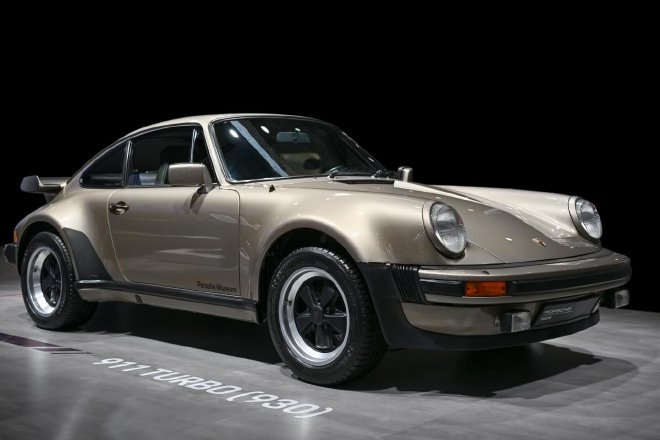 从燃油到纯电 保时捷两款Turbo车型亮相第七届中国国际进口博览会