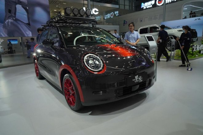 2024广州车展：玩的就是个性 江淮钇为3黑凤梨版亮相