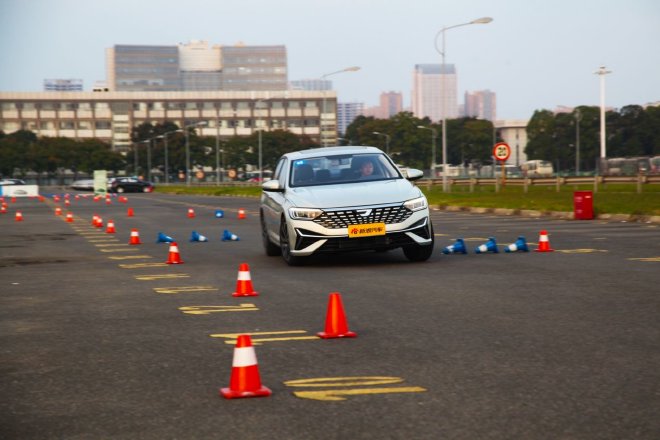 试驾捷达VA7 一款更懂国人需求的德系家轿