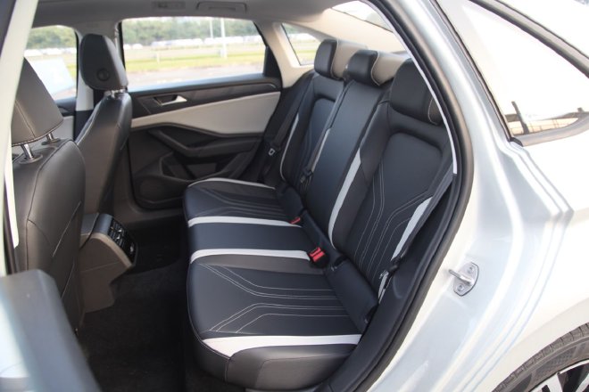 试驾捷达VA7 一款更懂国人需求的德系家轿