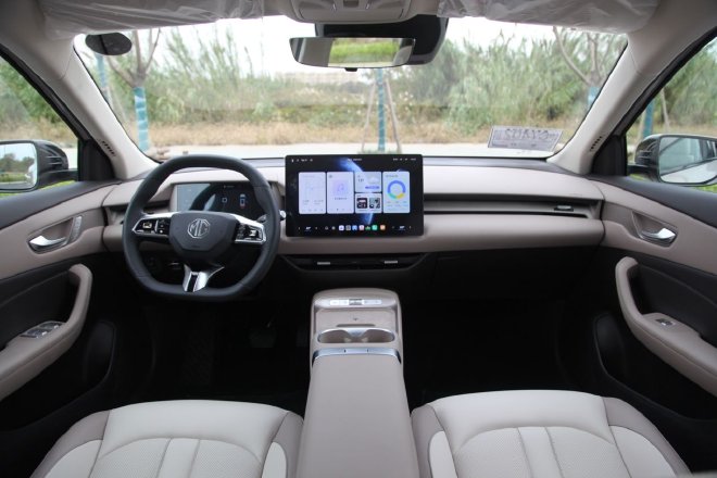 试驾MG ES5 一款开着坐着都不晕的纯电车