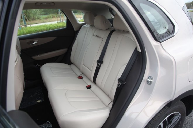 试驾MG ES5 一款开着坐着都不晕的纯电车