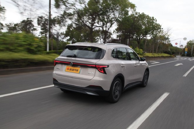 试驾MG ES5 一款开着坐着都不晕的纯电车