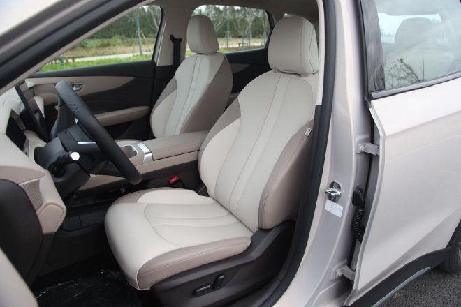 试驾MG ES5 一款开着坐着都不晕的纯电车