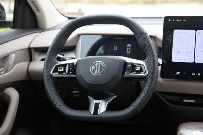 试驾MG ES5 一款开着坐着都不晕的纯电车