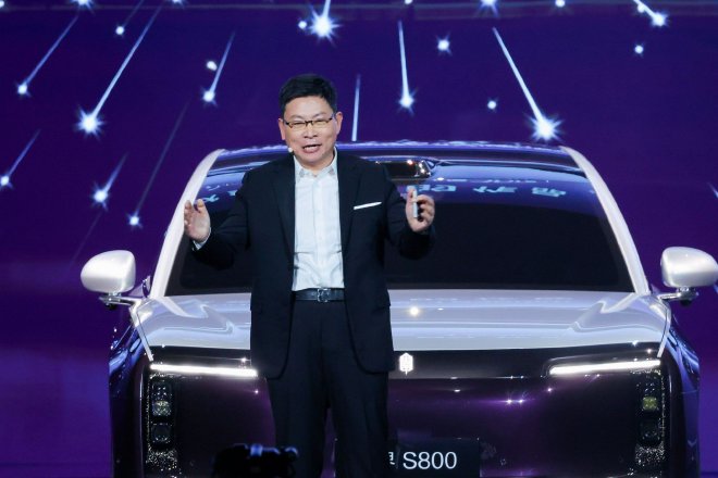 鸿蒙智行尊界S800正式亮相，预计售价100-150万开启预订