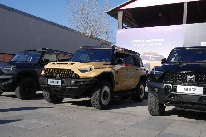 猛士917蛟龙战甲亮相电影《蛟龙行动》官宣定档发布会