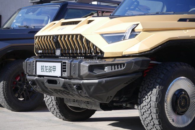 猛士917蛟龙战甲亮相电影《蛟龙行动》官宣定档发布会