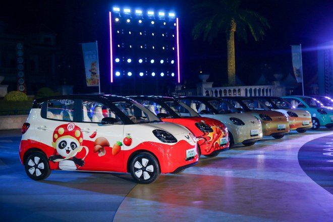 宏光MINIEV四门版正式上市 售价4.48万元起