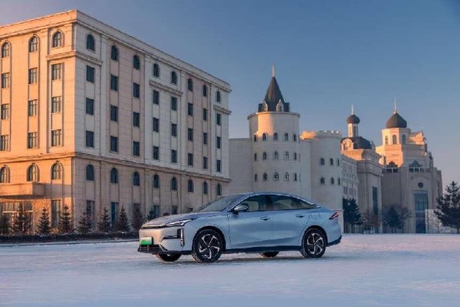 深度试驾吉利银河 L6 EM-i：新能源轿车的全能担当