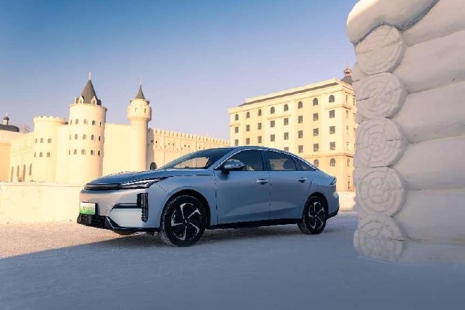 深度试驾吉利银河 L6 EM-i：新能源轿车的全能担当