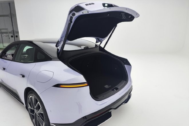 年轻用户的不二之选 阿维塔06静态实拍