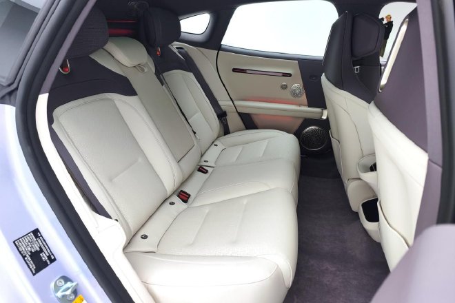 年轻用户的不二之选 阿维塔06静态实拍