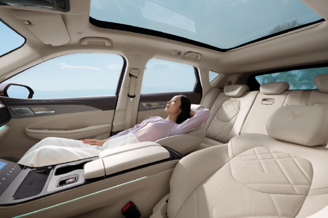 极狐阿尔法新6系上市 重点升级智能化