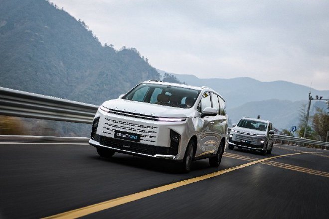 售价13.98-14.98万元 上汽大通G50混动上市