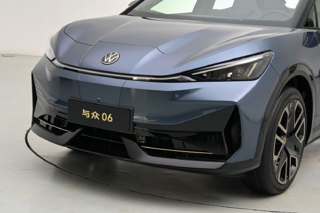 新增车色和小电池版本 大众与众06静态体验