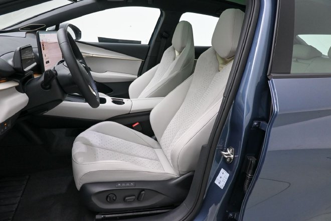 新增车色和小电池版本 大众与众06静态体验