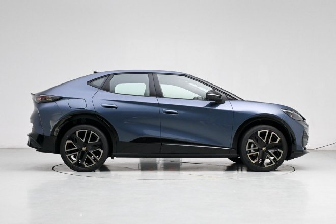 新增车色和小电池版本 大众与众06静态体验