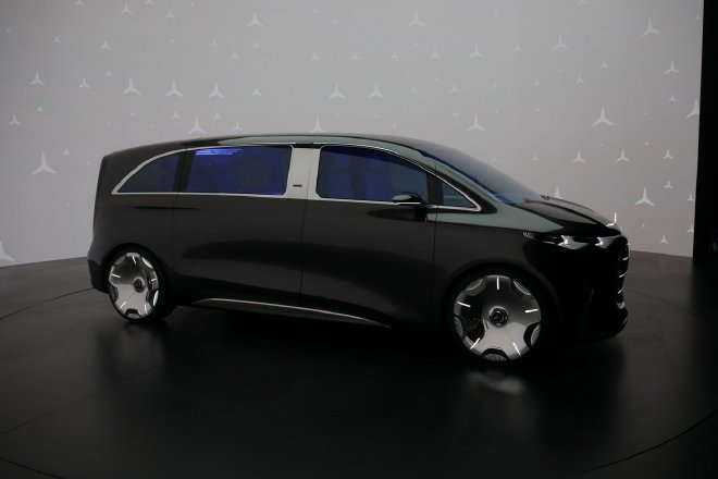 2025上海车展：实拍梅赛德斯-奔驰Vision V概念车